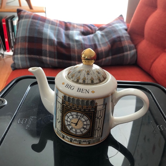 Vintage Big Ben teapot 🫖